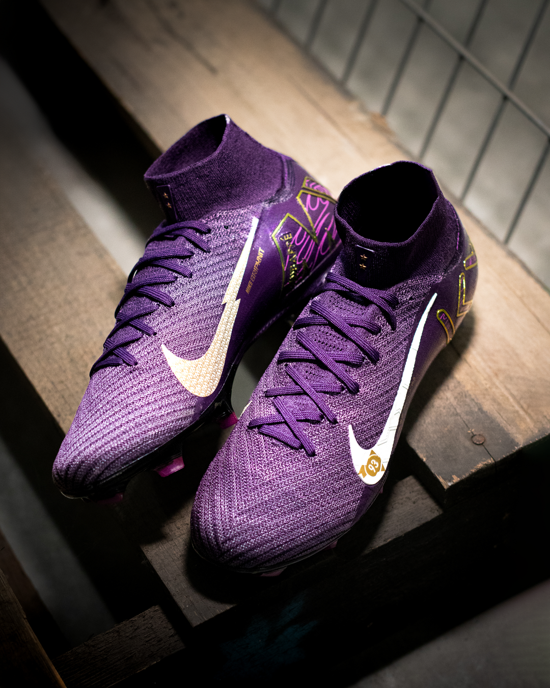 超美品　MercurialSuperFlyCR7 BornLeader CHUTEIRA NIKE MERCURIAL SUPERFLY 7 ELITE SG 